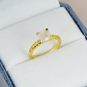 Bague d'anniversaire pour femme en argent sterling 925 massif plaqué or avec quartz rose taille coussin, bague classique texturée pour femme - Product Image 3