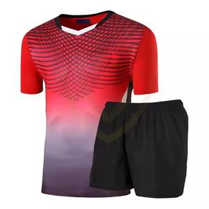 Meilleur prix pour les ensembles d'uniformes de football pour hommes, haute qualité, taille adulte, personnalisables avec couleur et logo sur mesure - Product Image 1