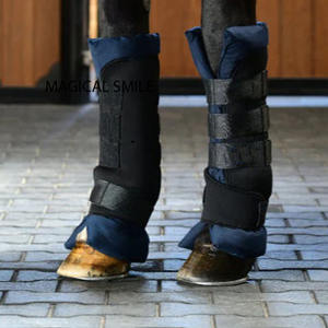 Protégez et soutenez les pattes de votre cheval avec des bandages et enveloppes de protection, idéaux pour les déplacements en écurie ou les soins après l'exercice. - Product Image 6