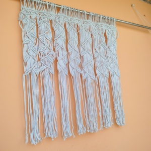 Décoration murale bohème en macramé vintage et écologique avec pompons pour salon, cadeau de pendaison de crémaillère - Product Image 2