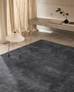 Alfombra de Lana Gris Carbón, Tejida a Mano con Lana de Nueva Zelanda, Alfombra Moderna Minimalista de Color Oscuro Neutro - Product Image 3