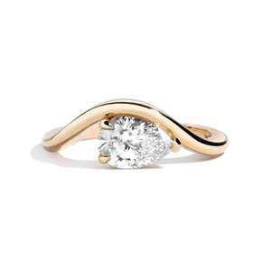 Anillos apilables curvos de oro macizo de 14k con diamante de laboratorio de 1.5 quilates en forma de pera, con engaste de garra decorativo y bandas solitarias onduladas para mujer, al por mayor - Product Image 1