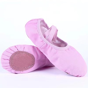 Vente directe usine – Modèle personnalisé E2448 – Chaussons de ballet souples à semelle fendue lavable, dessus en satin, doublure en coton, semelle extérieure en caoutchouc plate - Product Image 6