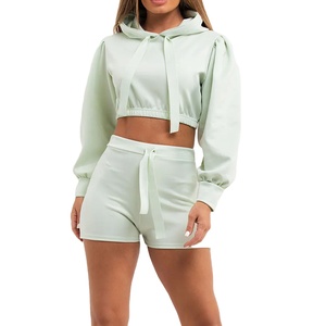 Ensemble 2 pièces vert menthe pour femme : crop top à capuche et short – Coupe décontractée, couleur unie, imperméable et respirant pour l'hiver - Product Image 1