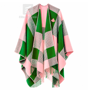 Capa de la hermandad Alpha Kapa Alpha con logo bordado en la parte delantera, diseño bicolor rosa y verde para ropa griega femenina. - Product Image 1