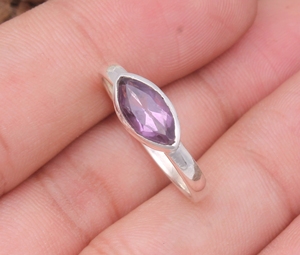 แหวนเงินแท้ 925 ประดับพลอยอะมีทิสต์ธรรมชาติทรงกลมเจียระไนแบบบริลเลียนท์ สำหรับงานแต่งงาน เครื่องประดับอัญมณี ของขวัญวันเกิด งานเลี้ยง สำหรับผู้หญิง - Product Image 1