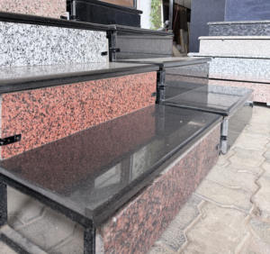 Escalones de Granito y Río |   Escalón de 30 mm y separador de 18 mm |   Listo para Instalar |   Moldura Semicircular |   Pulido - Product Image 1