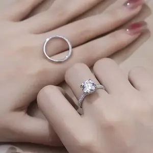 Anillo de Compromiso de Plata de Ley con Moissanita de Corte Redondo de 2.30 TCW, con Engaste de Puntas, Chapado en Oro Blanco de 14k - Product Image 6