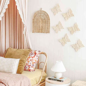 Arc-en-ciel tissé en rotin, un objet décoratif pour les chambres d'enfants. - Product Image 2