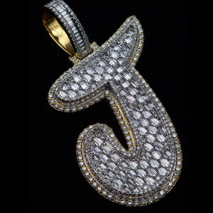 Colgante Personalizado de Plata de Ley Bicolor con Inicial 'J' Estilo Hip Hop, con Diamantes Baguette y Moissanita Engastados en Puntas, para Hombre y Mujer - Product Image 1