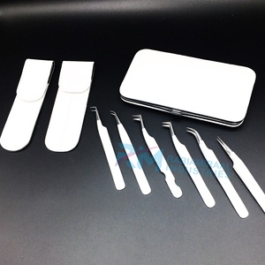 Pinzas para extensión de pestañas RMI Silver Shin Tip de acero inoxidable con recubrimiento en polvo blanco y estuche magnético blanco - Product Image 3