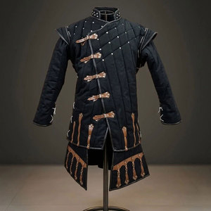 Gambesón Acolchado Negro Medieval de Algodón con Correas de Cuero, Disfraz Funcional para Reenactment, Doblezado Resistente para Hombre - Product Image 1