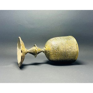 Gobelet en laiton fait main de la plus haute qualité, design vintage en relief, forme cloche, coupe à vin pour usage décoratif de mariage - Product Image 2