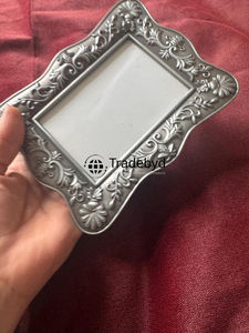 Marco de Fotos Metálico de Lujo, Elegante Adorno Decorativo de Tradebyd - Product Image 2