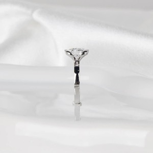 Anillo de Compromiso con Diamante Cultivado en Laboratorio de 3 Quilates, Color D, Claridad VVS2, Corte Redondo Brillante, Certificado IGI, Oro Blanco de 14k - Product Image 6