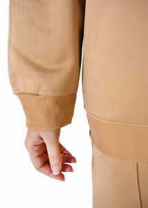 ชุดวอร์มกำมะหยี่แบบ 2 ชิ้นสีแทนสำหรับผู้หญิง ชุดกำมะหยี่เนื้อนุ่ม เสื้อสเวตเชิ้ตดีไซน์เนอร์และกางเกงขายาวทรงหลวม - Product Image 4