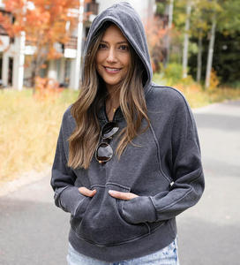 Sweat à capuche pour femme, chaud et en polaire, coupe ample, idéal pour le style streetwear hivernal et un confort douillet toute la journée. - Product Image 3