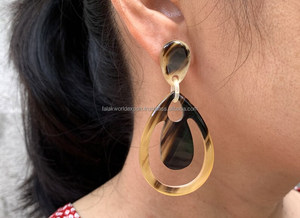 Boucles d'oreilles tendance faites à la main en corne de buffle, bijoux de haute couture pour anniversaire, multicolores, faible MOQ, prix abordable pour la vente en gros - Product Image 3