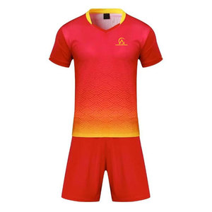 ชุดกีฬาน้ำหนักเบาแบบสั่งตัดพิเศษสำหรับผู้ใหญ่ ชุดฟุตบอลที่ออกแบบมาเพื่อความสบาย ความรวดเร็ว และรูปลักษณ์ที่เป็นมืออาชีพ - Product Image 1