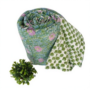 Couverture de lit en coton 100% Razai, taille Queen, à motifs floraux, fabriquée à la main en Inde, style Jaipuri, imprimé Sanganeri, douce et légère. - Product Image 1