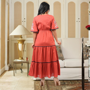 ชุดเดรสยาวผ้าแคมบริคปักลายสำหรับผู้หญิงสุดหรู - Product Image 4