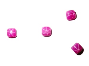 Rubis Étoilé Rouge Carré 4x4 mm 0,7 Carat Créé en Laboratoire Poli Opaque Cabochon avec Effet Étoile à 6 Branches pour la Fabrication de Bijoux - Product Image 4
