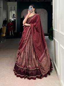 Lehenga Choli en soie de créateur avec dupatta imprimé, tenue de mariée et de fête, dupatta en dentelle pour commandes en gros - Product Image 5