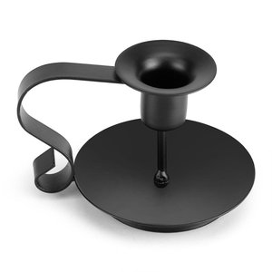 El portavelas está diseñado con una placa base circular ancha de 7.5 cm de altura y 11.2 cm de diámetro. - Product Image 2