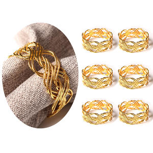 Des anneaux porte-serviettes en acier inoxydable luxueux et raffinés créent une ambiance festive, même lors des repas quotidiens. - Product Image 3