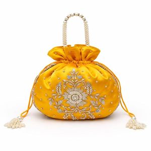 Bolsa Potli Bordada Económica con Diseño Tradicional Indio de Cuentas para Accesorios de Novia, Recuerdos de Boda y Regalos Festivos - Product Image 1