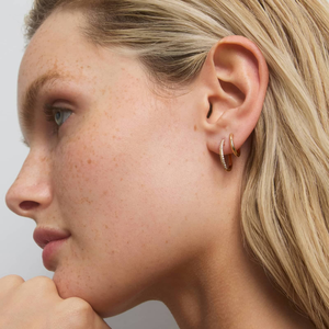 Elegantes Pendientes de Aro de Plata de Ley 925 Chapados en Oro con Moissanita, Diamantes Redondos Deslumbrantes, Diseño Ligero, Joyería Fina - Product Image 2