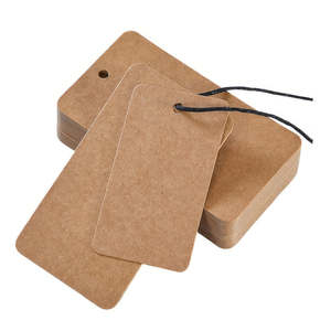 Étiquette suspendue personnalisée de luxe en papier kraft blanc avec logo pour vêtements et accessoires - Product Image 3