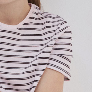 Camiseta de Mujer con Cuello Redondo, Diseño Chic, Manga Corta, con Diseño de Alta Calidad / Camiseta de Mujer con Material de Alta Calidad y Logotipo - Product Image 4