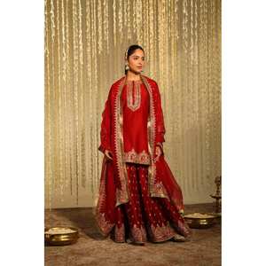 Costume de fête traditionnel chinois de créateur avec un beau pantalon et un dupatta - Product Image 2