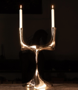 Candelabro Escultural de Latón Hecho a Mano, de Dos Brazos, para Velas Cónicas, Decoración del Hogar, Centro de Mesa, Lujoso, Ecológico, Resistente al Calor - Product Image 4