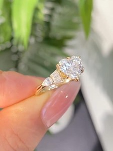 Anillo Moderno con Cinco Piedras de Diamante Corte Corazón de 1.51CT, Cultivado en Laboratorio, Oro Amarillo de 18K, Certificado IGI, Regalo de Lujo para Propuesta de Matrimonio para Enamorados - Product Image 2