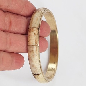 Bracelets vintage en laiton avec incrustations de os naturel, bijoux ethniques tribaux faits à la main pour femmes - Product Image 2