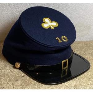 Casquette kepi de style vintage de l'époque de la guerre civile française ou américaine, probablement en laine bleu marine avec des bordures rouges. - Product Image 6