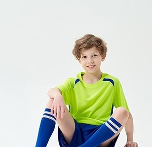Tenues d'équipe sportives pour enfants, ensemble d'uniformes personnalisés de football avec chaussettes, maillots de football respirants, kits d'uniformes avec logo personnalisé - Product Image 3