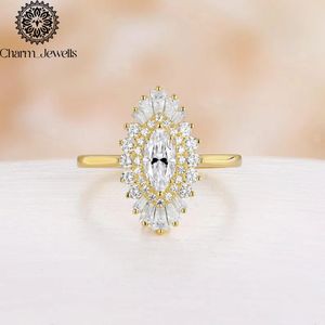 Anillo de compromiso clásico para mujer con moissanita de corte cojín, chapado en oro rosa sobre plata, con engaste de puntas. - Product Image 5