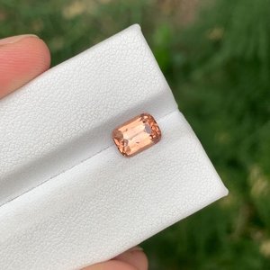 Spinelle dorée naturelle, pierre précieuse facettée de qualité supérieure pour la fabrication de bijoux - Product Image 1