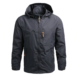 Veste coupe-vent imperméable à capuche pour homme, couleur verte, style sportif, avec poche zippée sur le devant. - Product Image 1