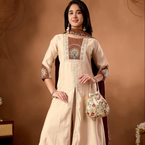 ชุดสูทอนาร์กาลีผ้าไหมโรมันปักลายด้วยมือ – เสื้อผ้าชาติพันธุ์คุณภาพส่งออกสุดหรู - Product Image 1