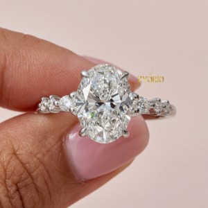 Anillo de Compromiso Minimalista con Siete Diamantes de Corte Ovalado, Oro Blanco de 14K, Diamantes Creados en Laboratorio, VS, Moderno, Regalo para Mujer, Boda, Fiesta - Product Image 1