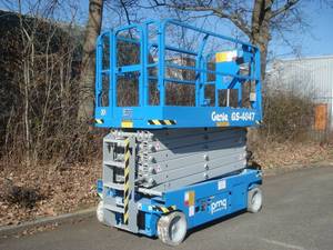 โรงงานจำหน่ายรถยกไฮดรอลิกไฟฟ้า Genie GS-4047 รุ่นใหม่ ขนาด 45 ฟุต |   แพลตฟอร์มงานยกสูง รับน้ำหนัก 1000 กก. ชั่วโมงการทำงานต่ำ - Product Image 1