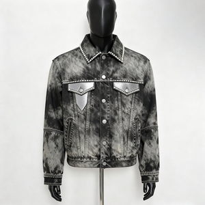 Chaqueta de mezclilla lavada para hombre con decoración de remaches, cuello vuelto, estilo casual, para otoño, con pedrería, tipo sudadera con capucha. - Product Image 6