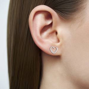 Boucles d'oreilles clous en moissanite pavée en forme de cœur en argent sterling 925 plaqué or, bijoux délicats et élégants, cadeau pour femme - Product Image 2