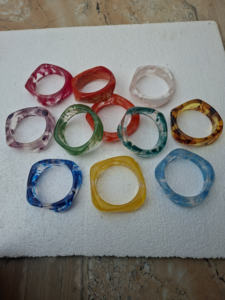 Nouveau bracelet et jonc en résine élégant, accessoire de mariage tendance en acrylique transparent de haute qualité, provenant d'Inde - Product Image 4