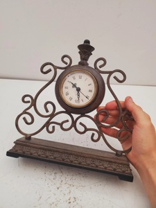 Reloj de Escritorio Circular de Metal de Diseño Moderno, Números Romanos, Movimiento de Cuarzo, Funciona con Batería, Diseño Tradicional - Product Image 6
