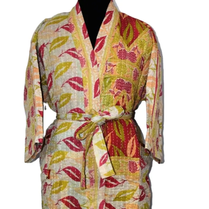 Hochwertige geste ppte Kantha Jacke Stil Vintage Lang mantel Damen Winter Frauen Hippie A Line Cut Ausgestellte Kantha Kimono Jacke